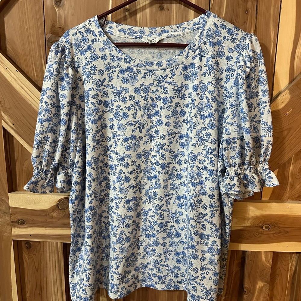 Crown and Ivy XXL top